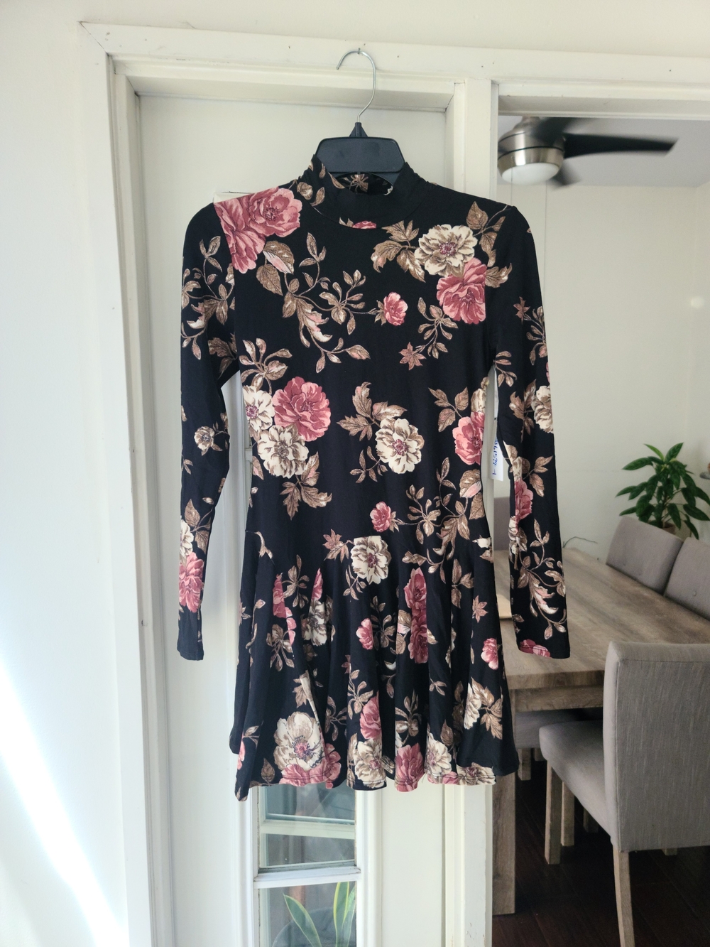 Sadie & Sage Black Long-Sleeve Floral Fit-and-Flare Dress
